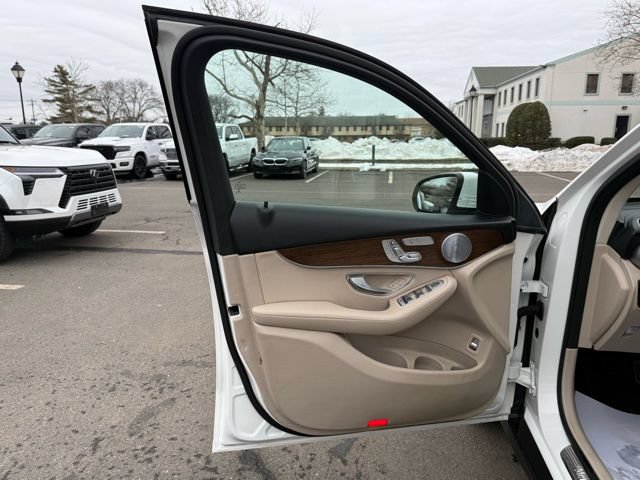 Used 2021 Mercedes-Benz GLC 300 4MATIC image 23