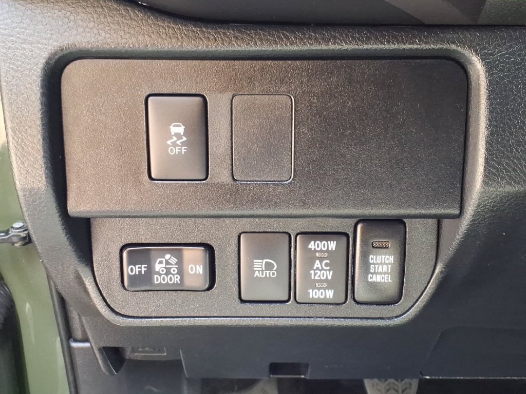 Used 2021 Toyota Tacoma TRD Off-Road w/ TRD Premium Off Road Package AWD/4WD image 20