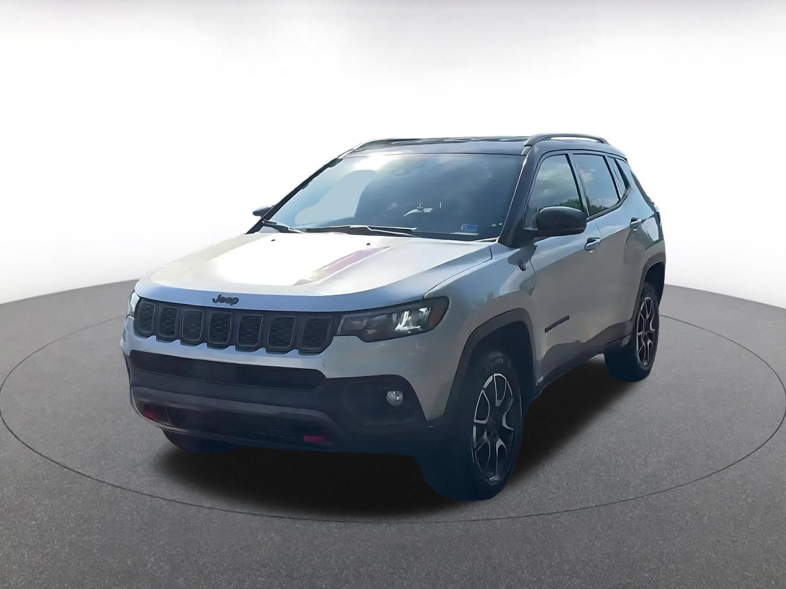 Used 2025 Jeep Compass Trailhawk AWD/4WD image 5