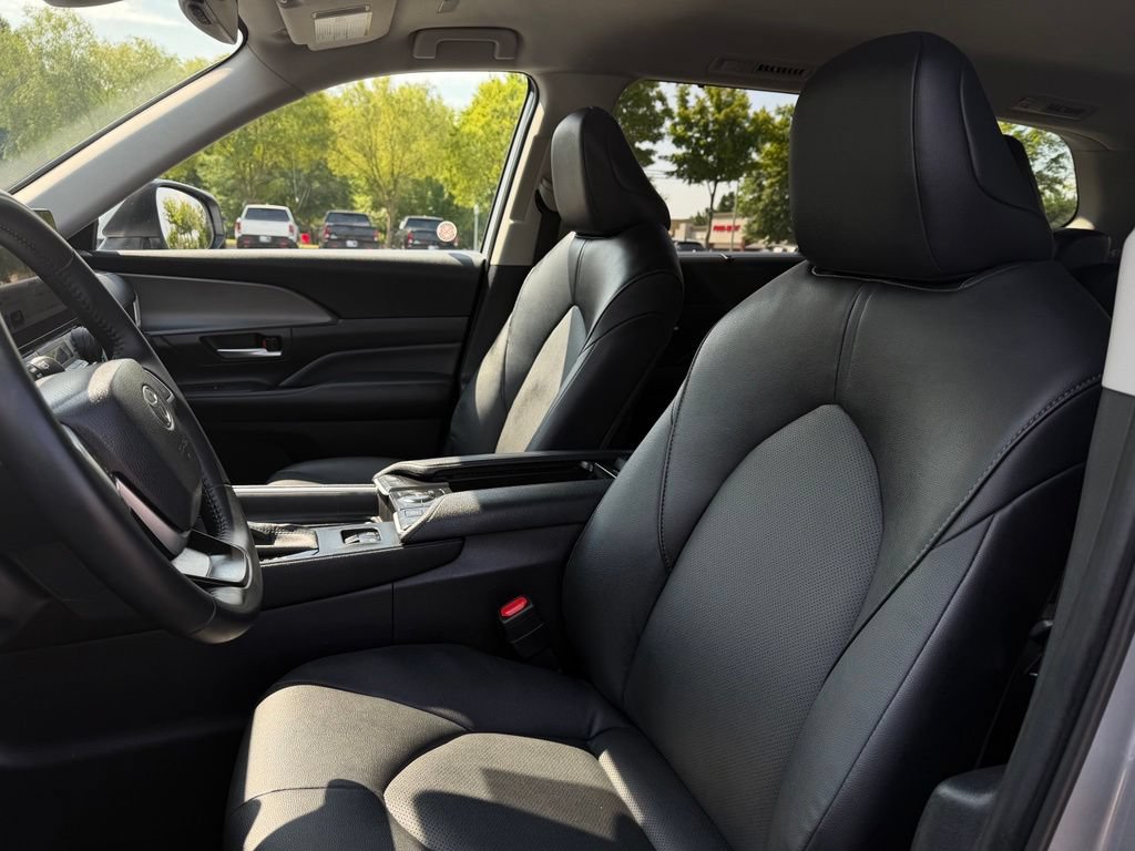 Used 2025 Toyota Grand Highlander AWD image 26