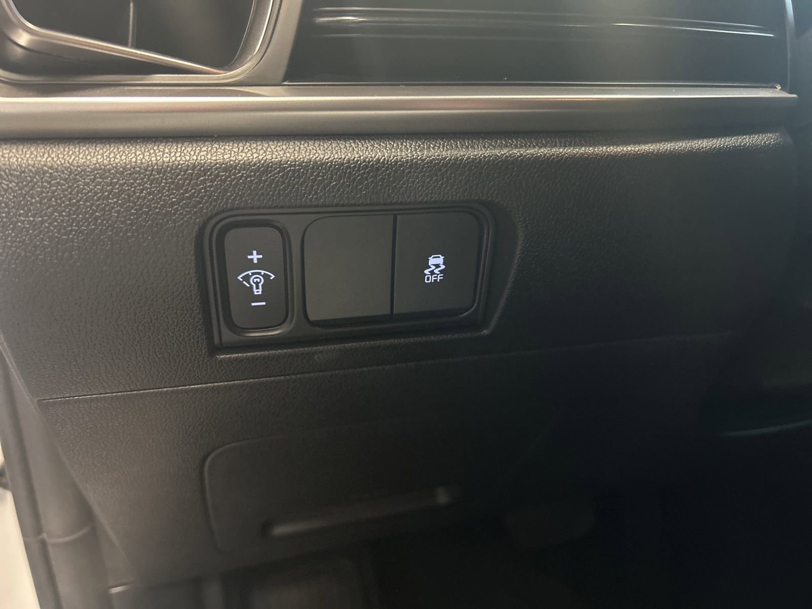 Used 2025 Kia Sorento LX image 19