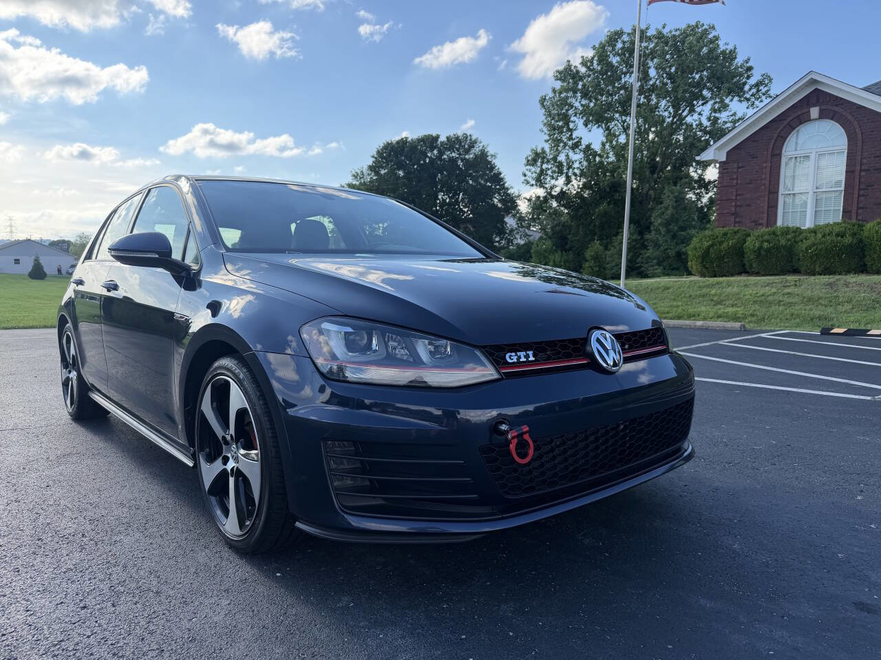 Used 2016 Volkswagen GTI SE w/ Lighting Package (SEL) FWD image 9