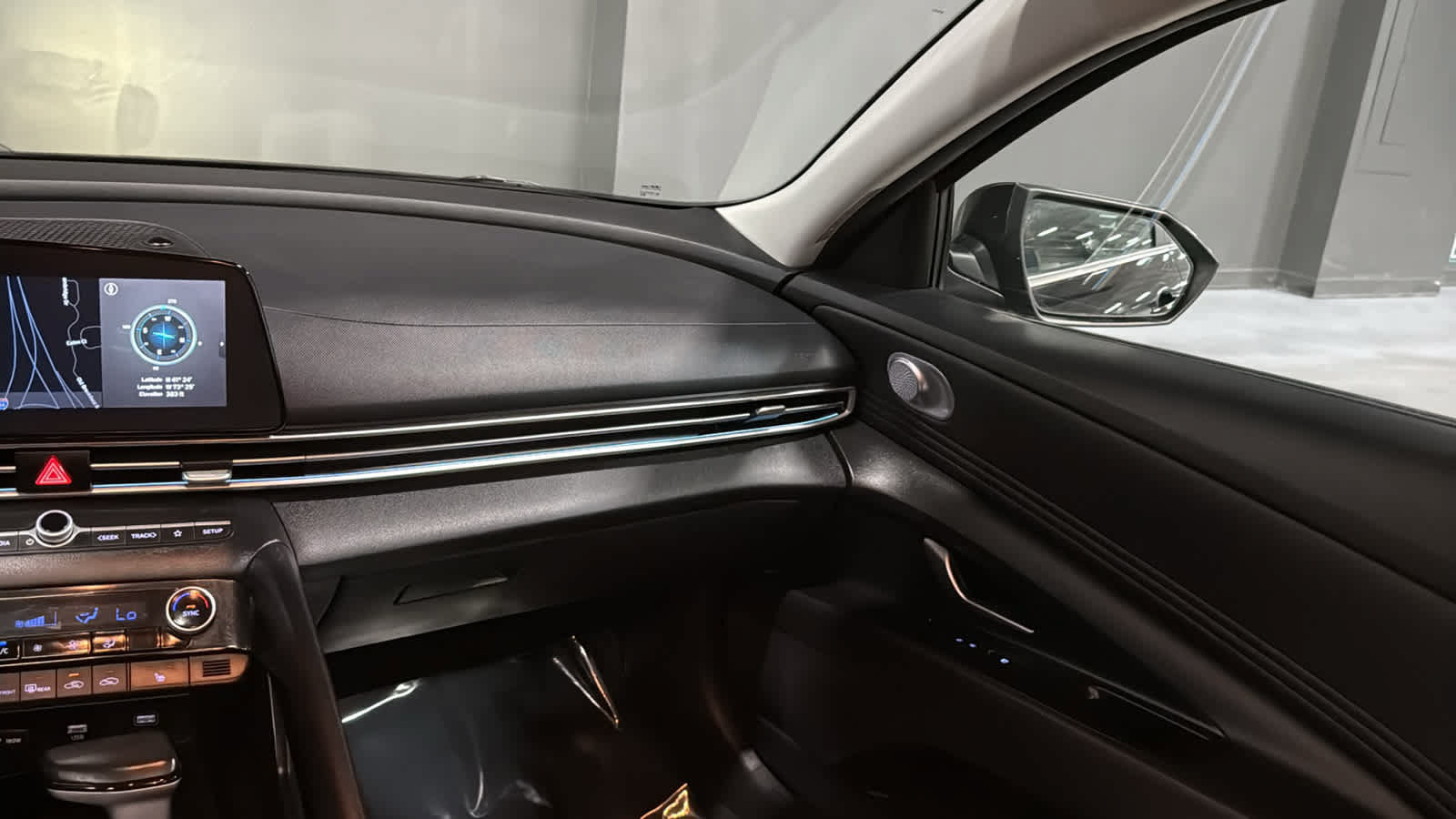 Used 2022 Hyundai Elantra Limited FWD image 23