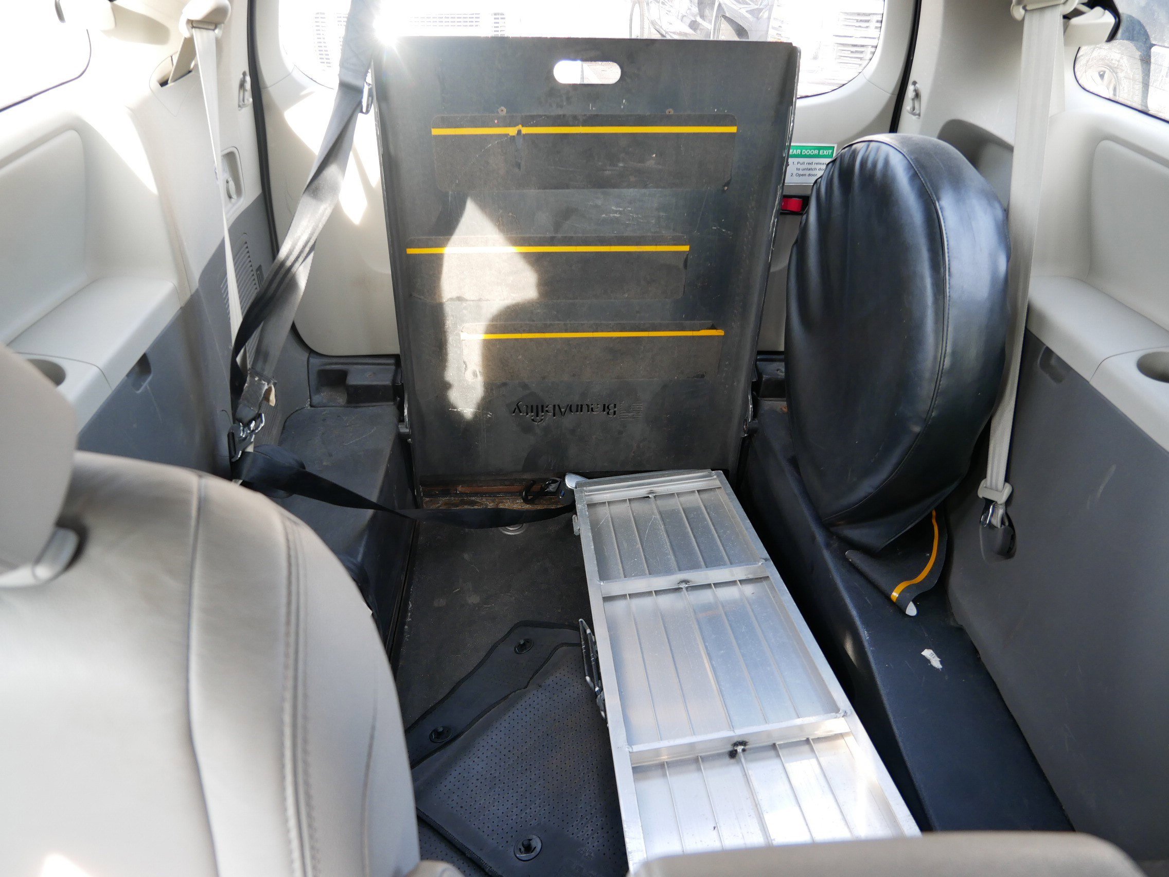 Used 2015 Toyota Sienna L image 15