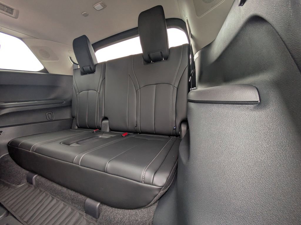 New 2026 INFINITI QX60 Luxe w/ Family Package image 15