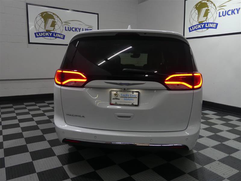 Used 2018 Chrysler Pacifica Touring-L Plus w/ Advanced Safetytec Group FWD image 7