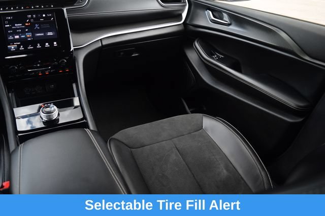 Used 2023 Jeep Grand Cherokee Altitude AWD/4WD image 14