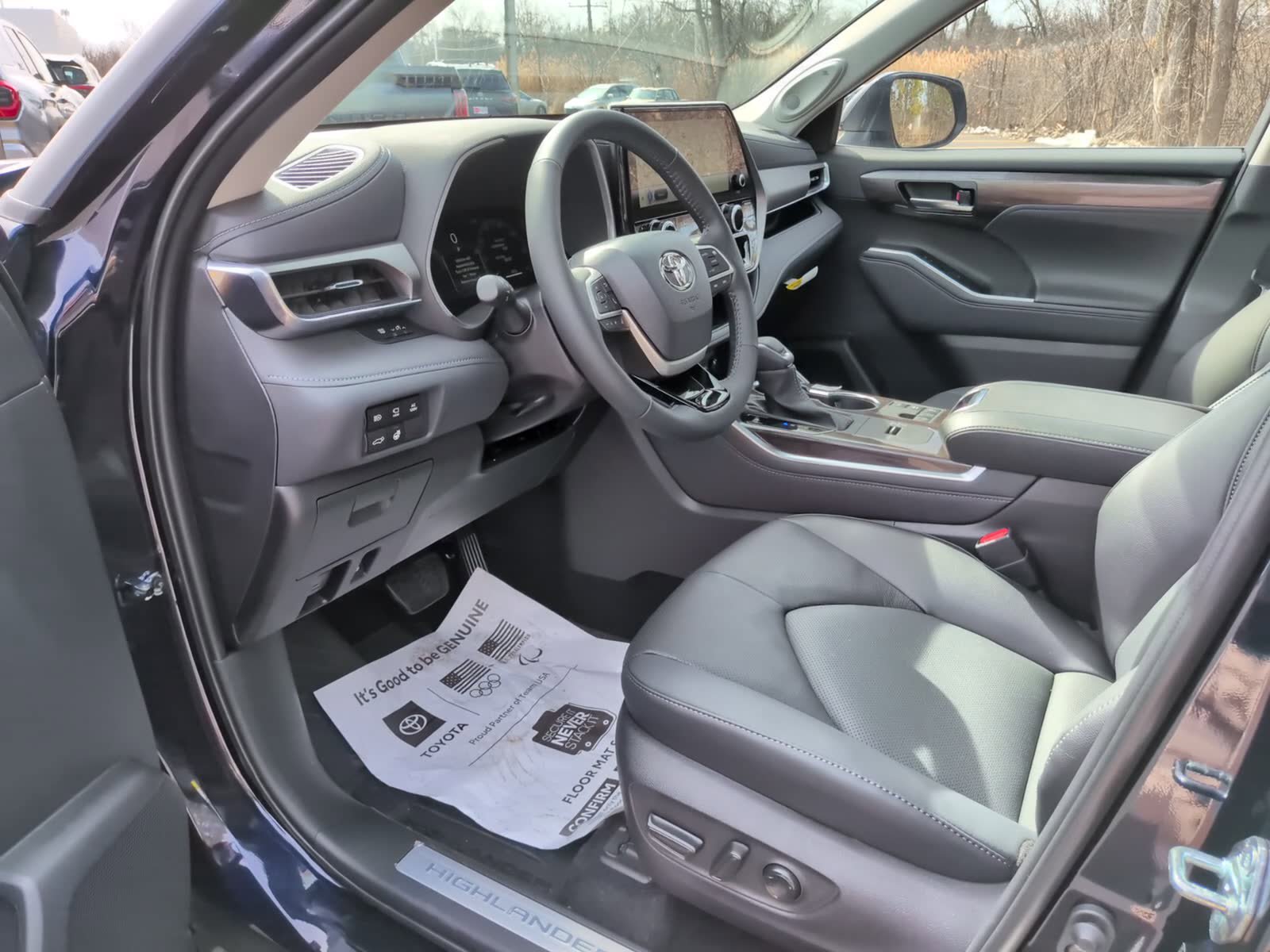 New 2026 Toyota Highlander Limited image 14