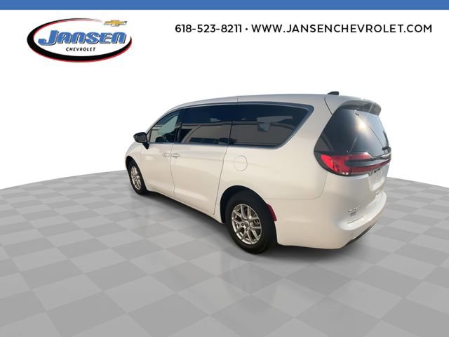 Used 2024 Chrysler Pacifica Touring-L FWD image 6