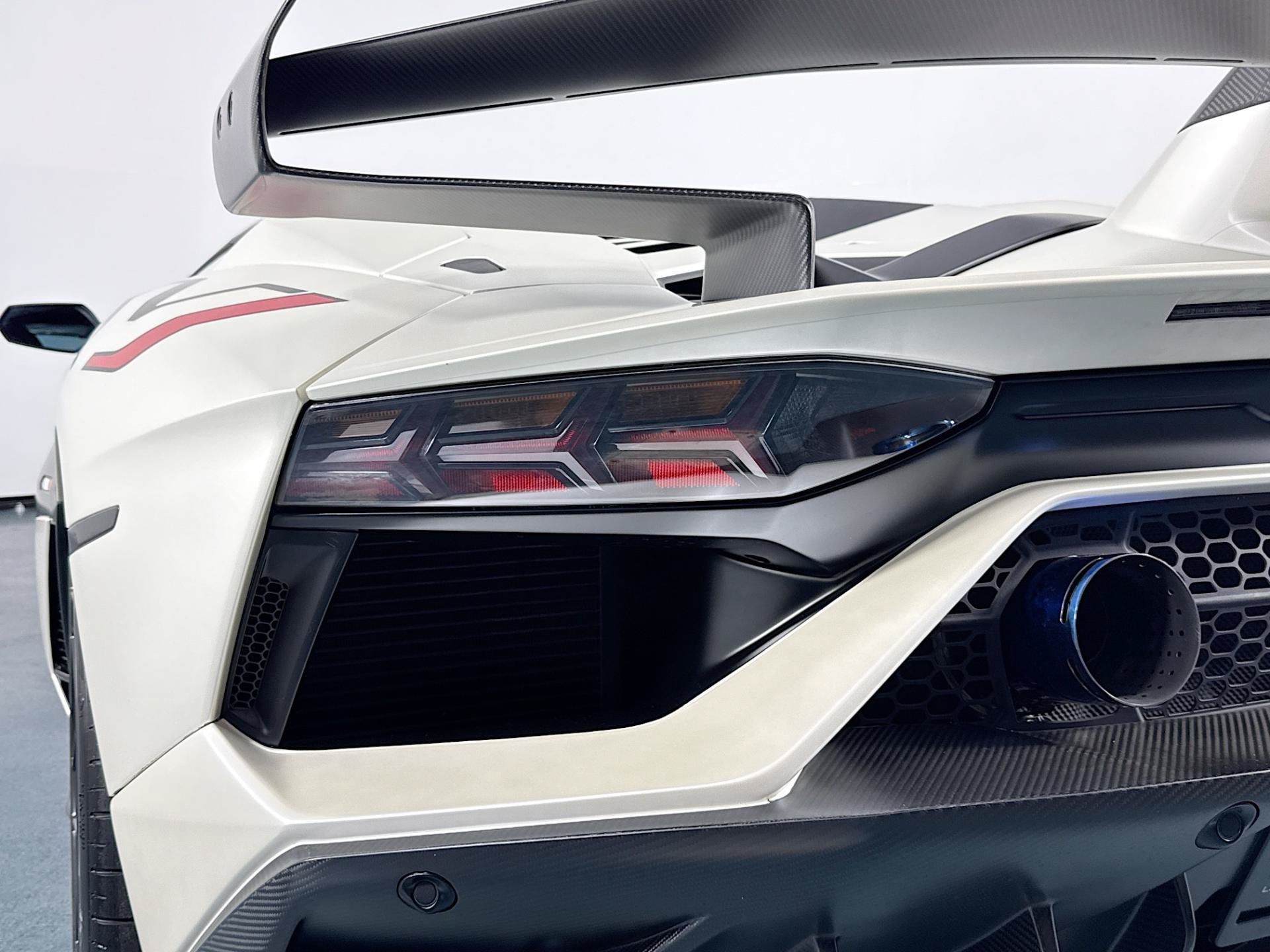 Used 2020 Lamborghini Aventador SVJ AWD/4WD image 54