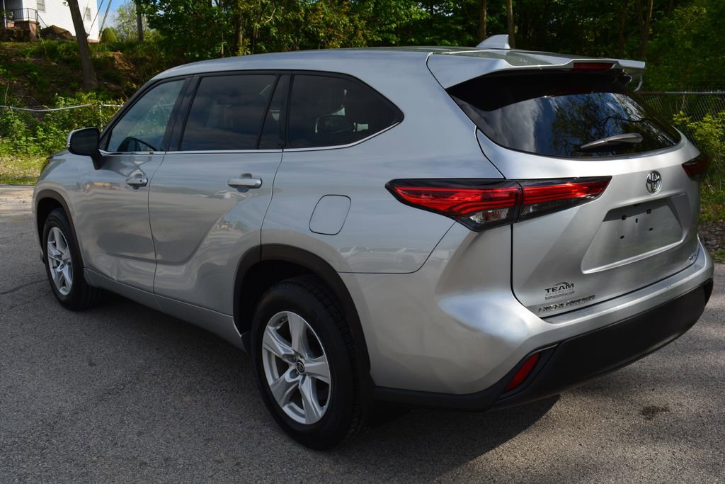 Used 2021 Toyota Highlander L AWD/4WD image 7