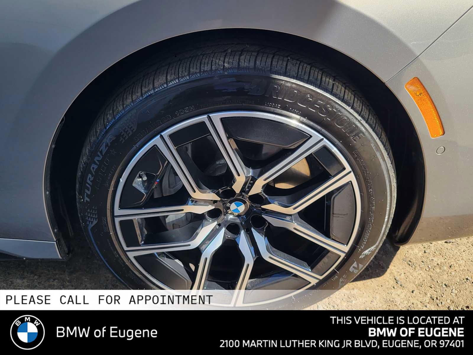 Used 2025 BMW i7 eDrive50 w/ M Sport Package RWD image 9