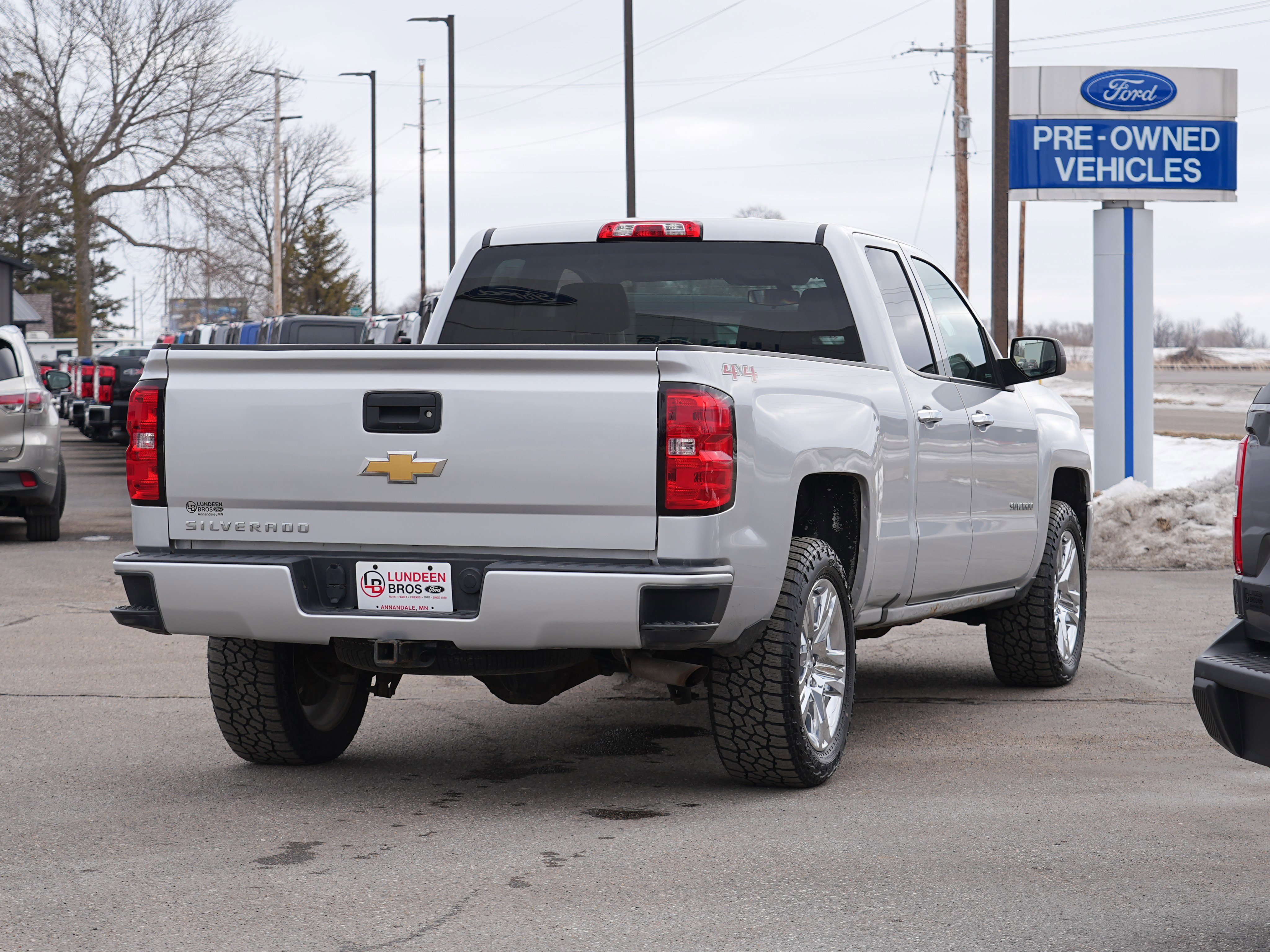 Used 2017 Chevrolet Silverado 1500 Custom image 3