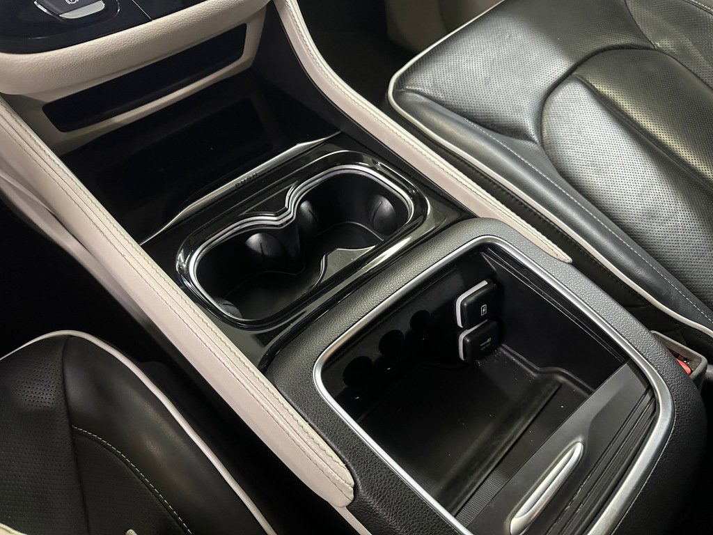 Used 2023 Chrysler Pacifica Limited image 18