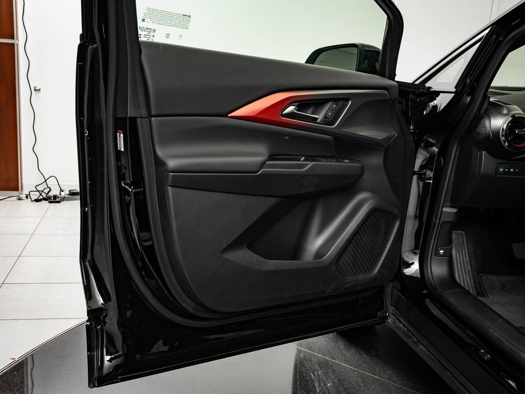 Used 2025 Chevrolet Equinox EV RS image 27