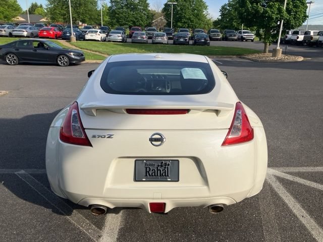 Used 2017 Nissan 370Z Touring RWD image 4