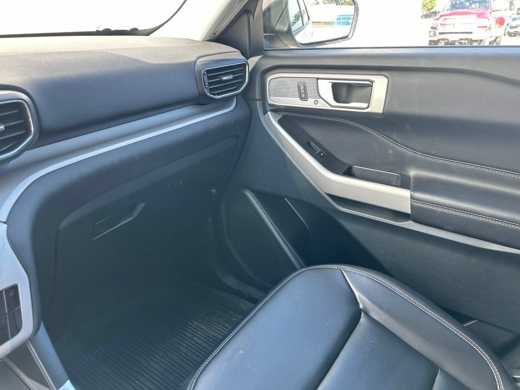 Used 2024 Ford Explorer XLT w/ Equipment Group 202A AWD/4WD image 50