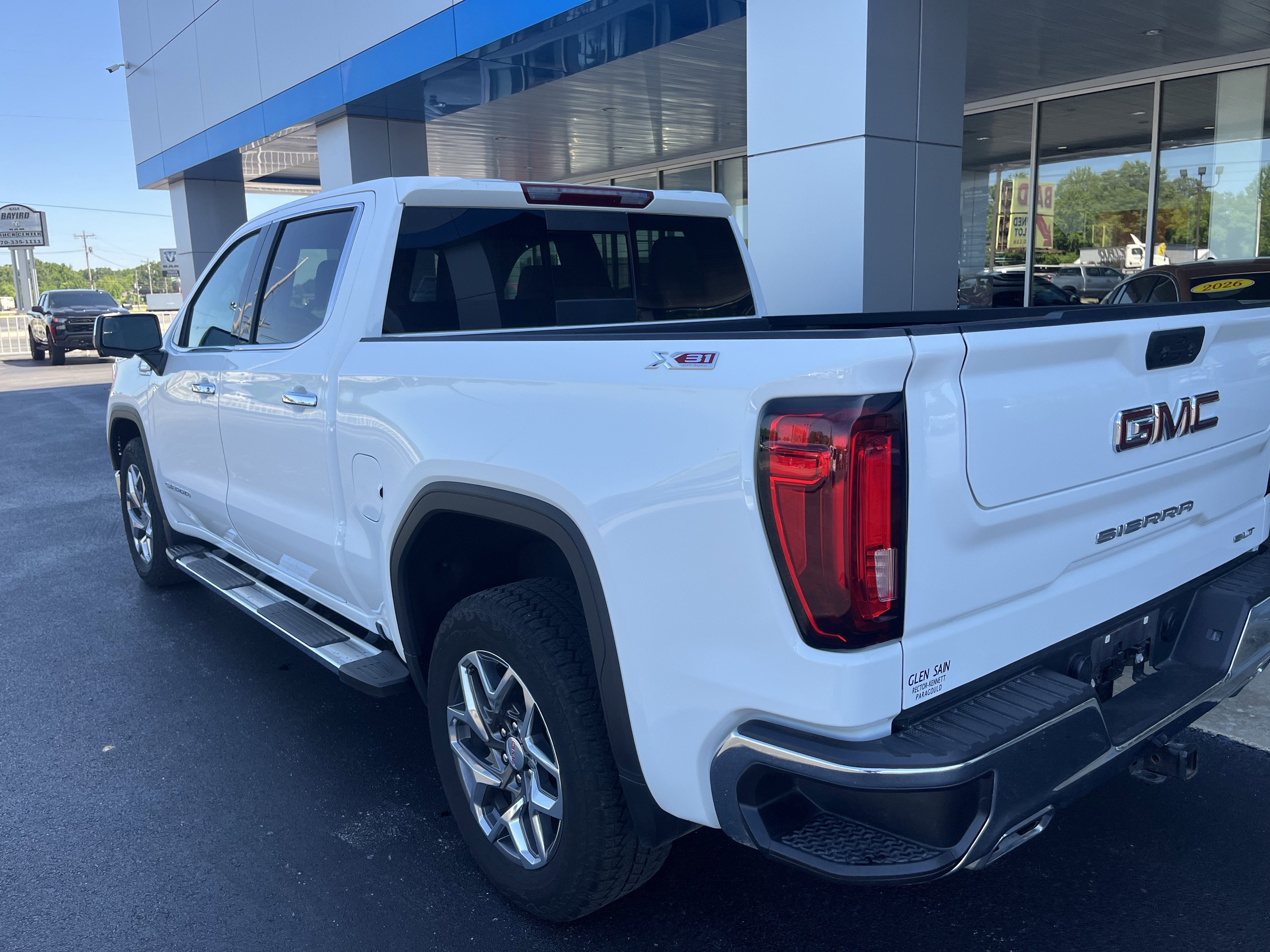 Used 2023 GMC Sierra 1500 SLT w/ SLT Premium Package AWD/4WD image 5