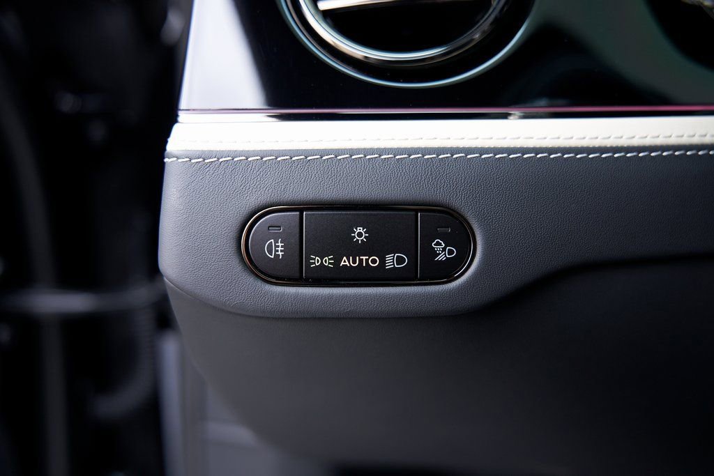 Used 2025 Bentley Flying Spur Plug-In Hybrid image 61