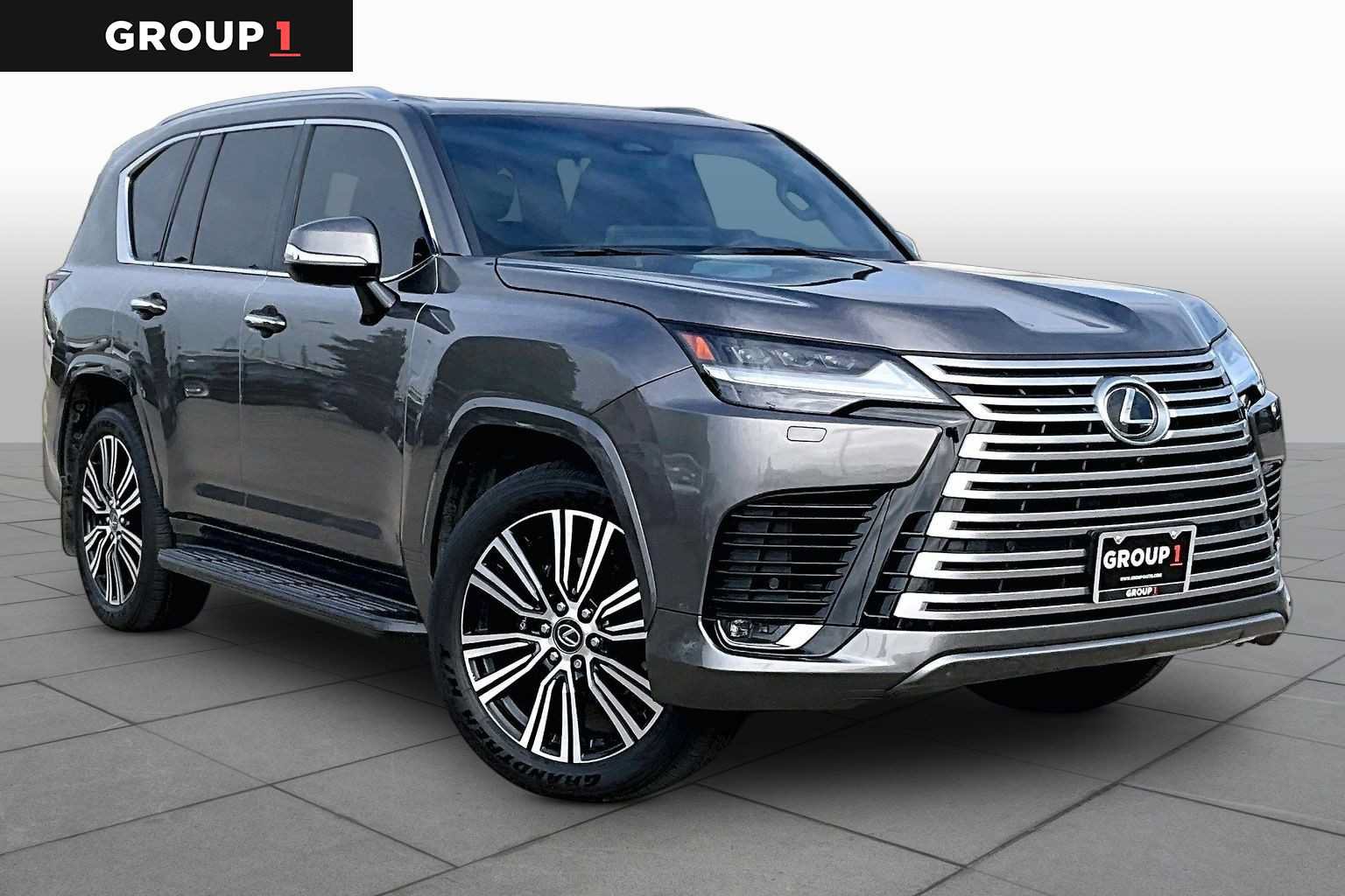 Used 2025 Lexus LX 600 4WD w/ Accessory Package (2T) image 3