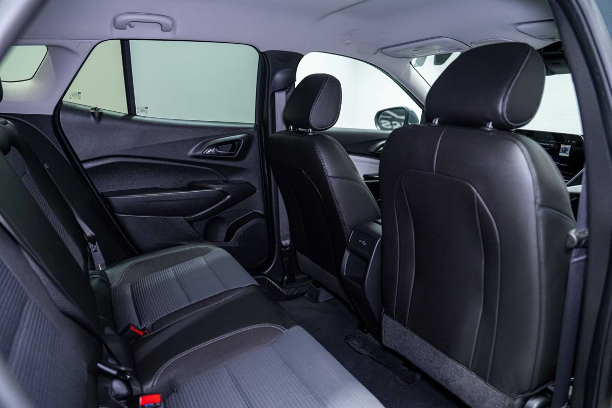 Used 2025 Chevrolet Trax LT w/ LT Convenience Package FWD image 17