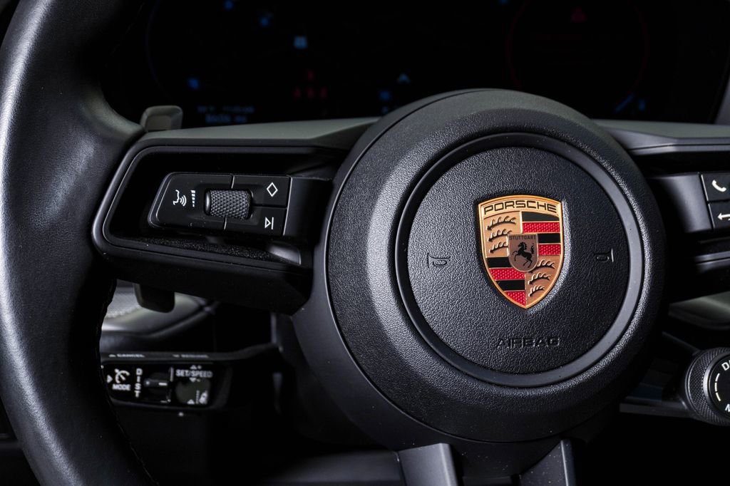 Certified 2025 Porsche Cayenne AWD/4WD image 20