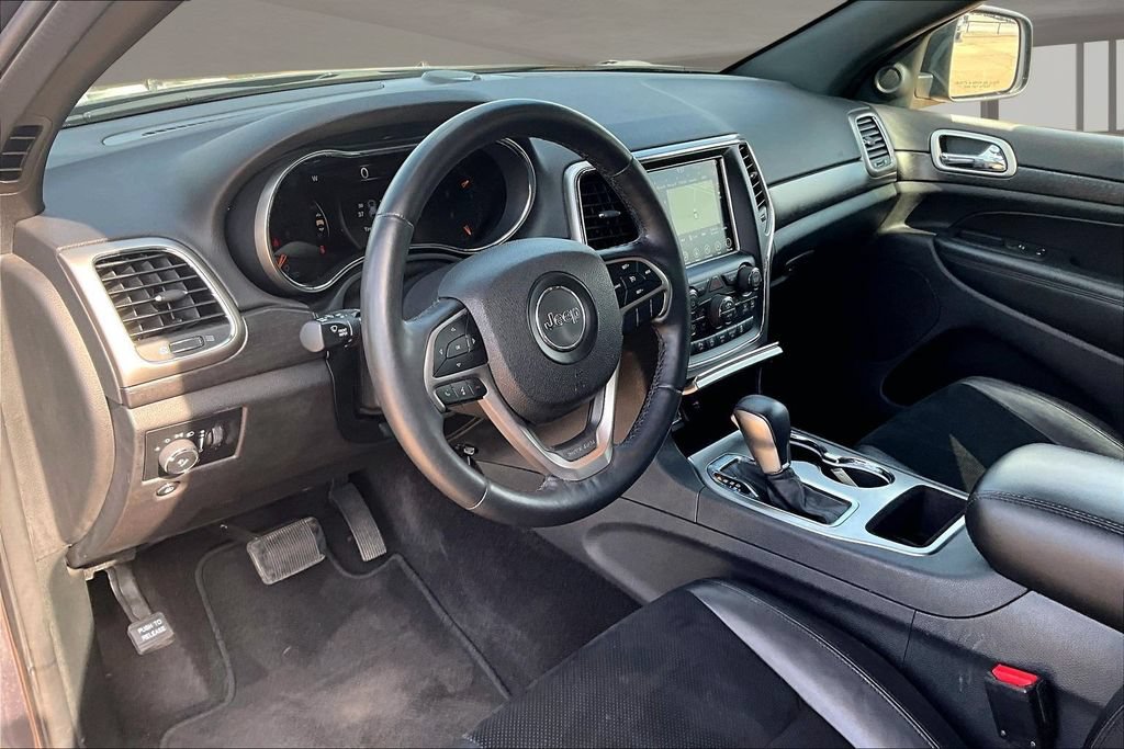 Used 2018 Jeep Grand Cherokee Altitude RWD image 12