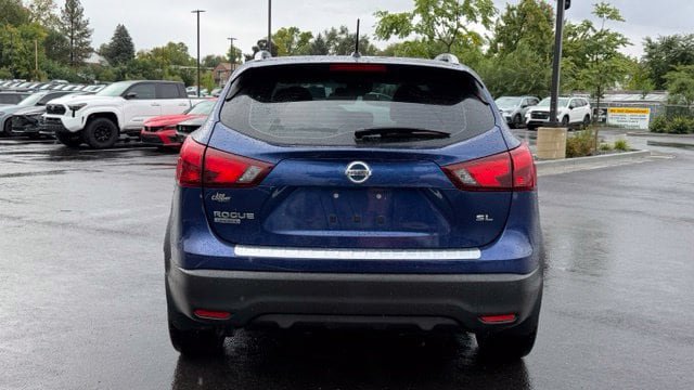 Used 2018 Nissan Rogue Sport SL w/ SL Premium Package FWD image 4