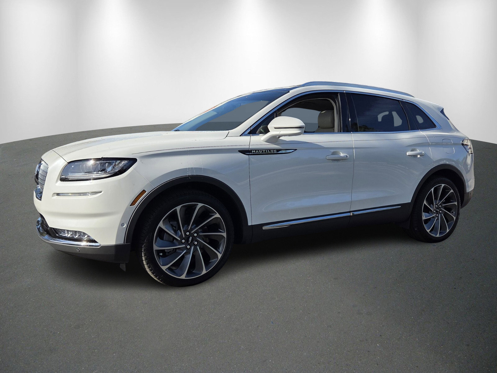 Used 2021 Lincoln Nautilus Reserve w/ Equipment Group 202A image 3