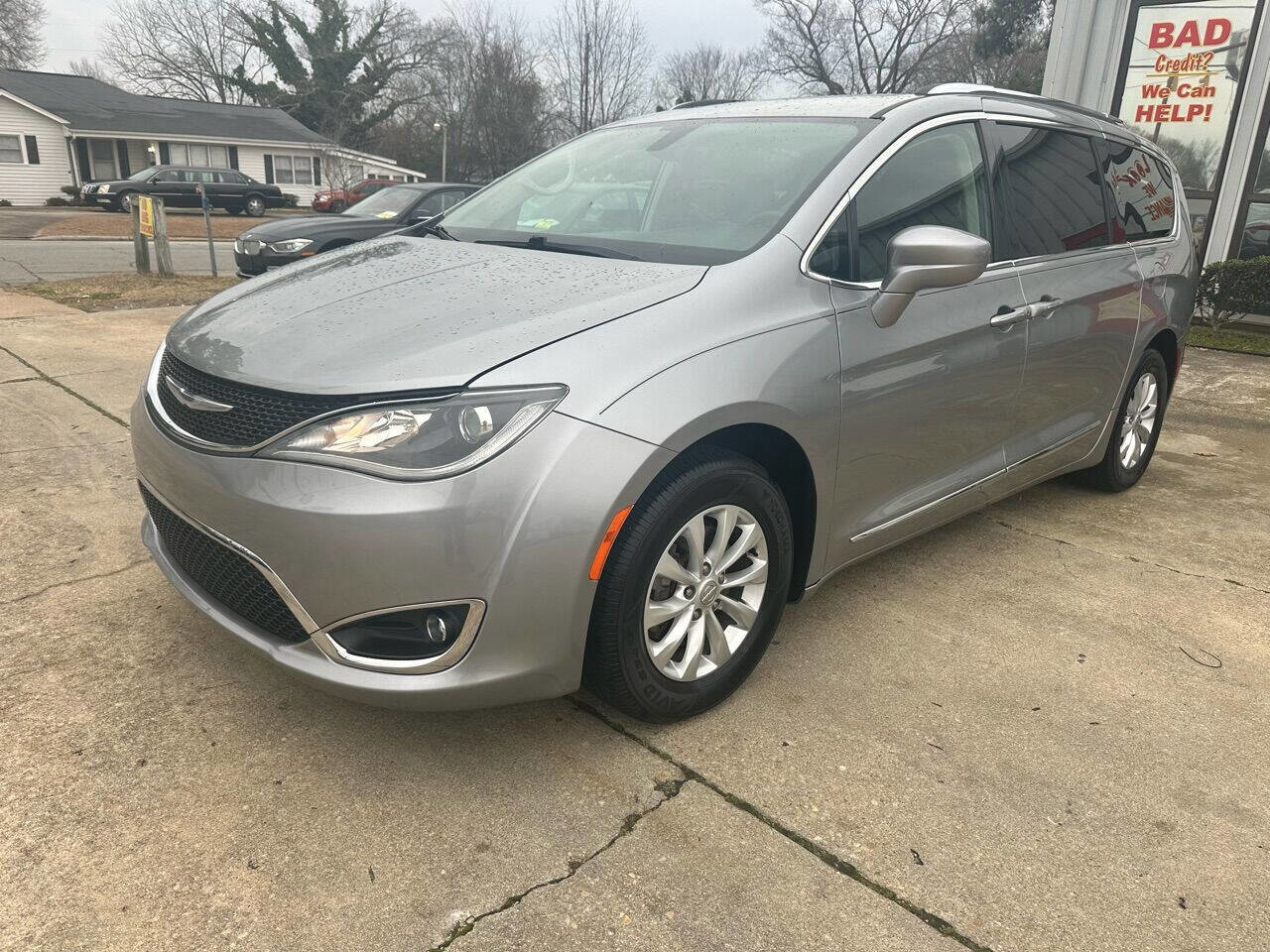 Used 2018 Chrysler Pacifica Touring-L Plus FWD image 2