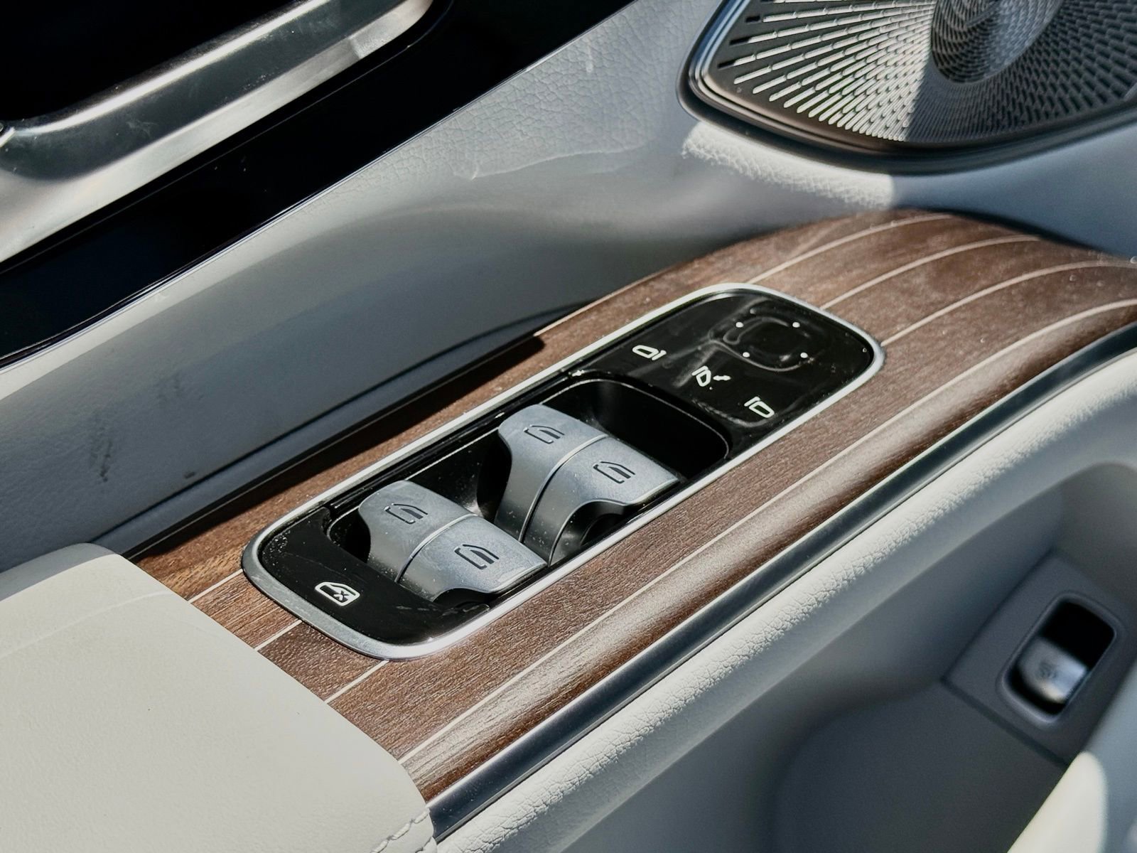 New 2026 Mercedes-Benz EQS 550 4MATIC SUV image 17