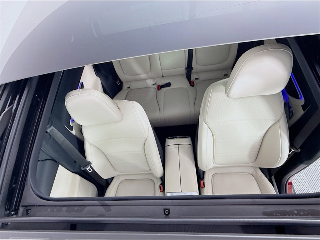 Used 2025 Mercedes-Benz GLC 300 4MATIC image 23