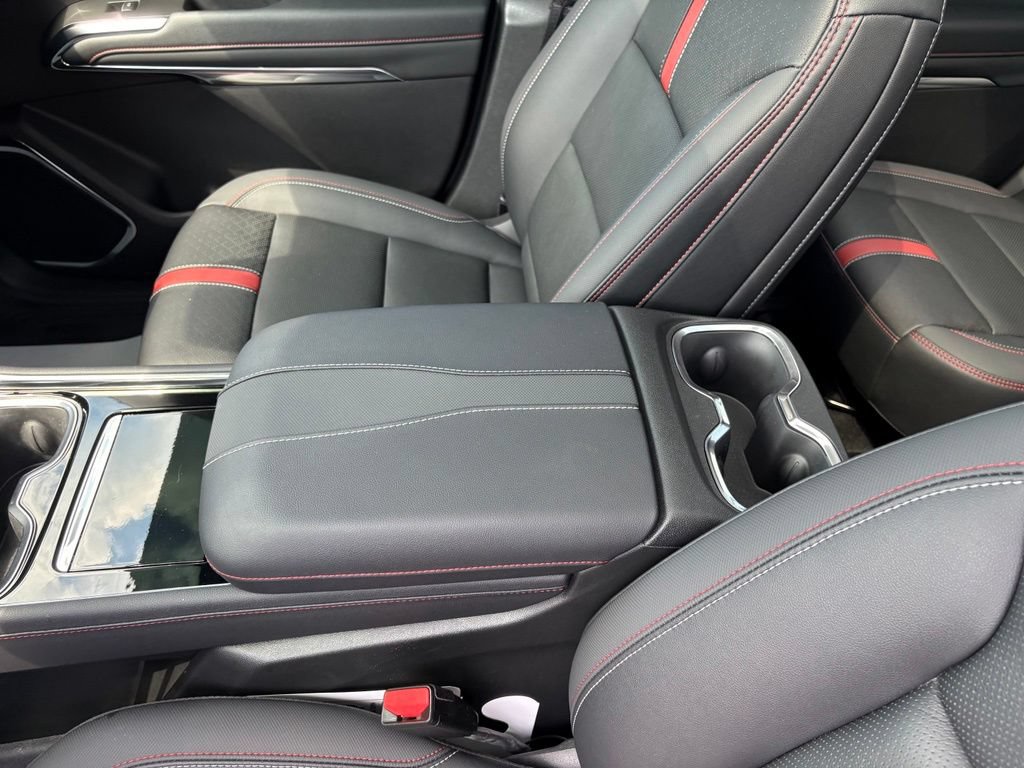 Used 2025 Chevrolet Traverse RS w/ LPO, Floor Liner Package FWD image 38