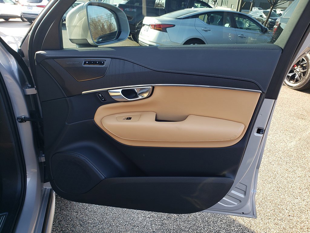 Used 2025 Volvo XC90 B6 Ultra w/ Protection Package image 20