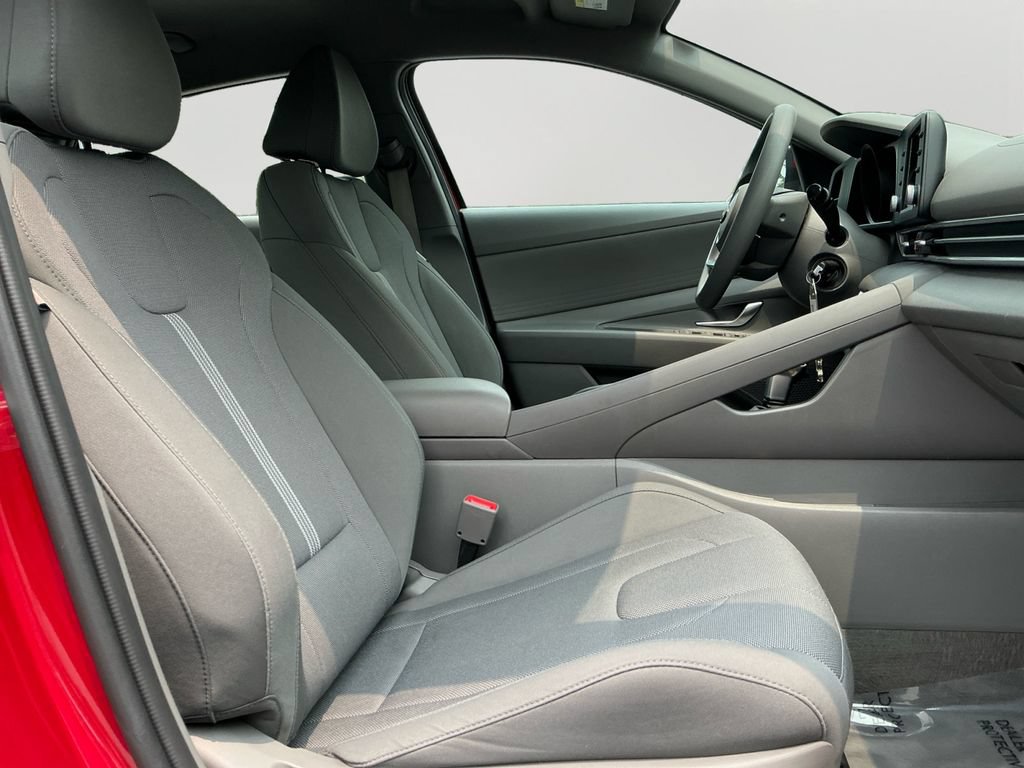 Used 2023 Hyundai Elantra SE FWD image 12