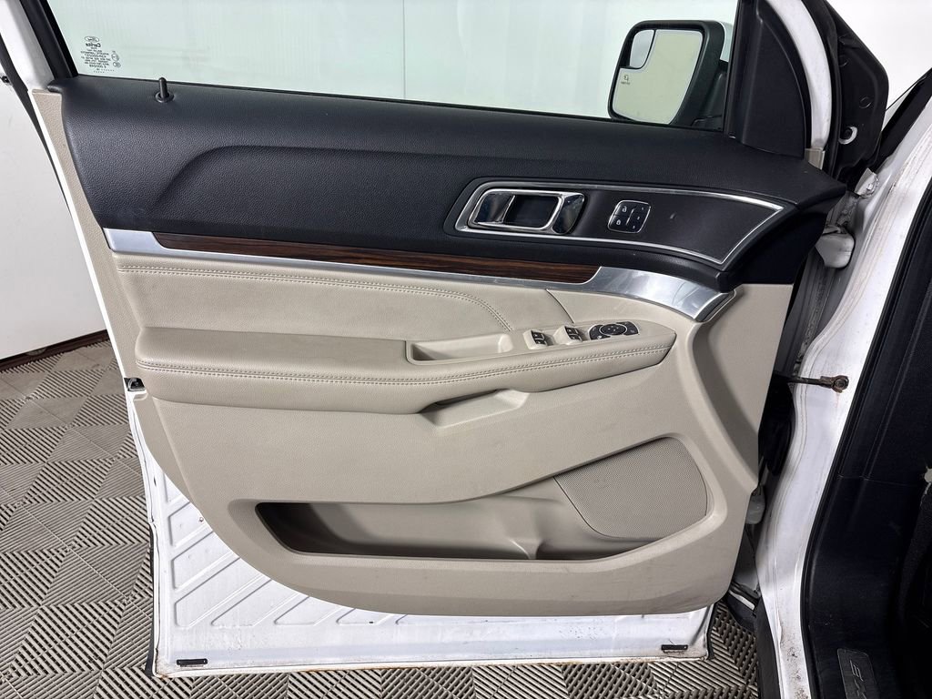 Used 2018 Ford Explorer Limited AWD/4WD image 16