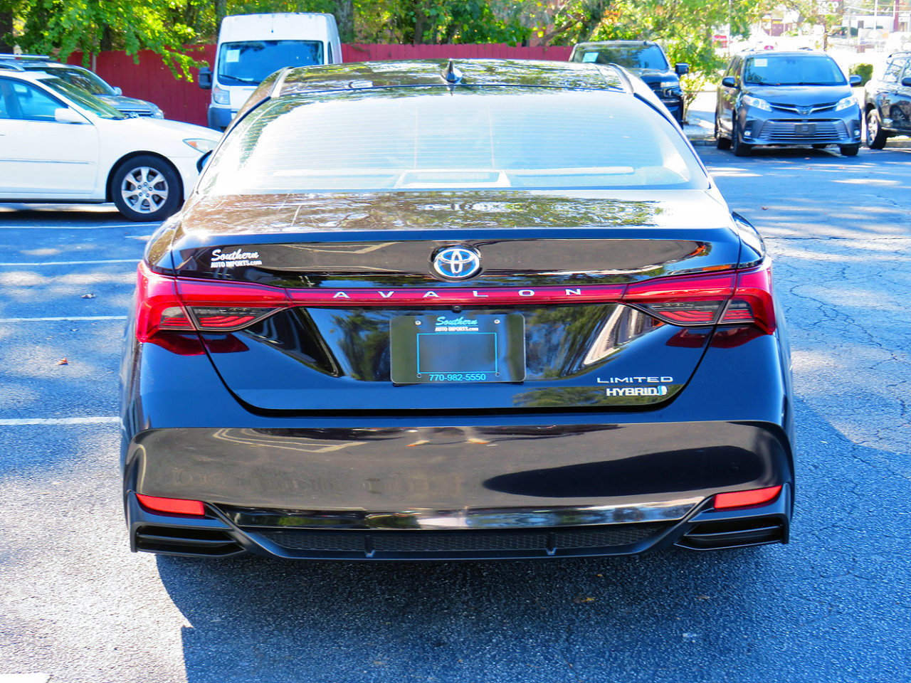 Used 2019 Toyota Avalon Limited image 8