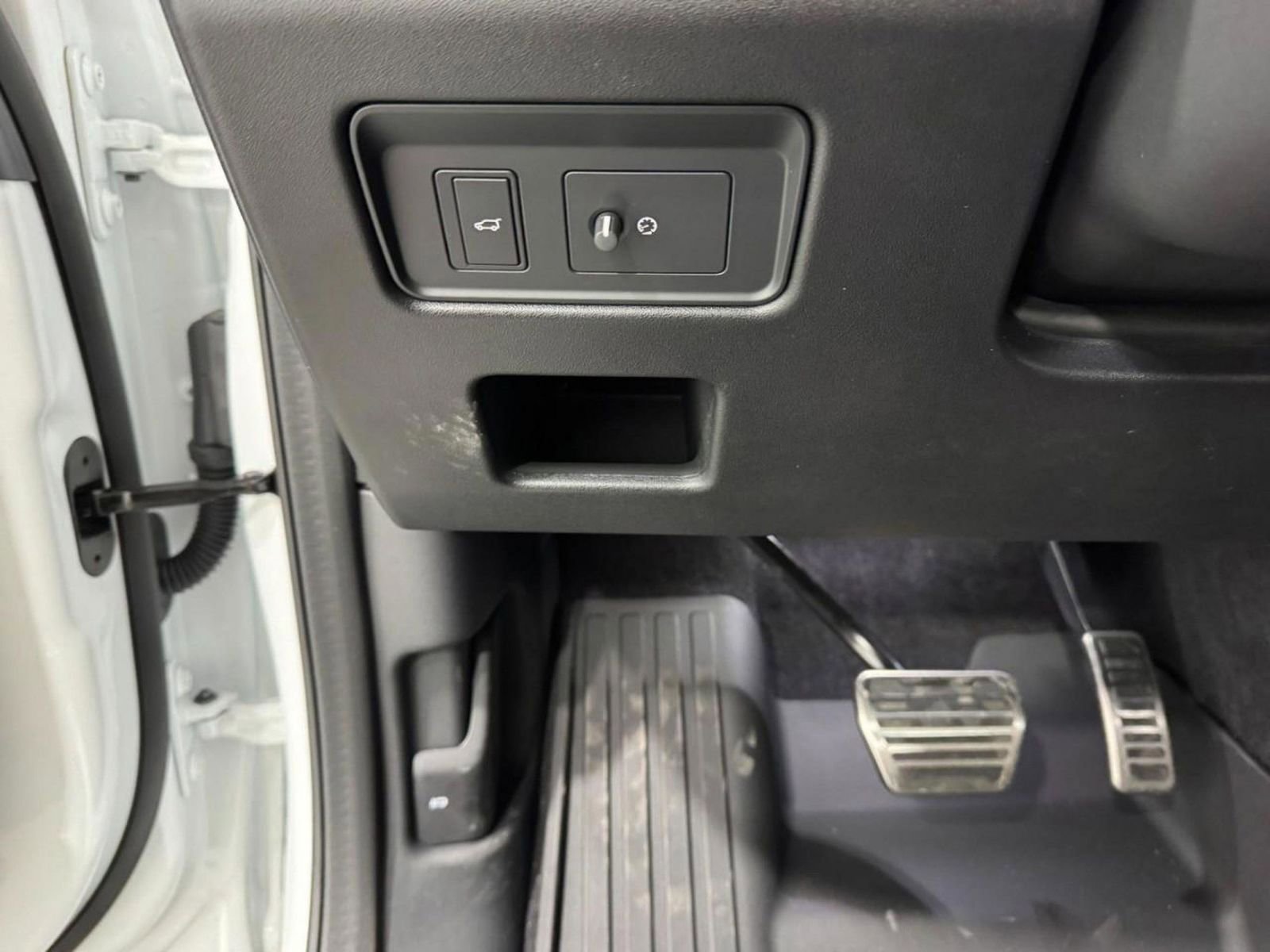 New 2026 Land Rover Discovery Dynamic SE image 30