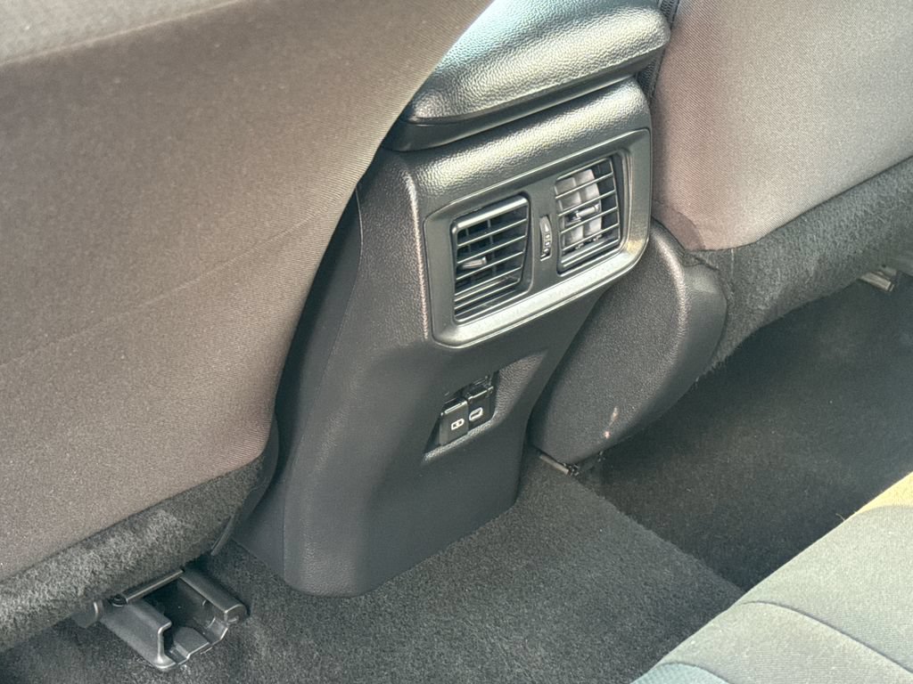Used 2025 Toyota RAV4 XLE AWD/4WD image 38