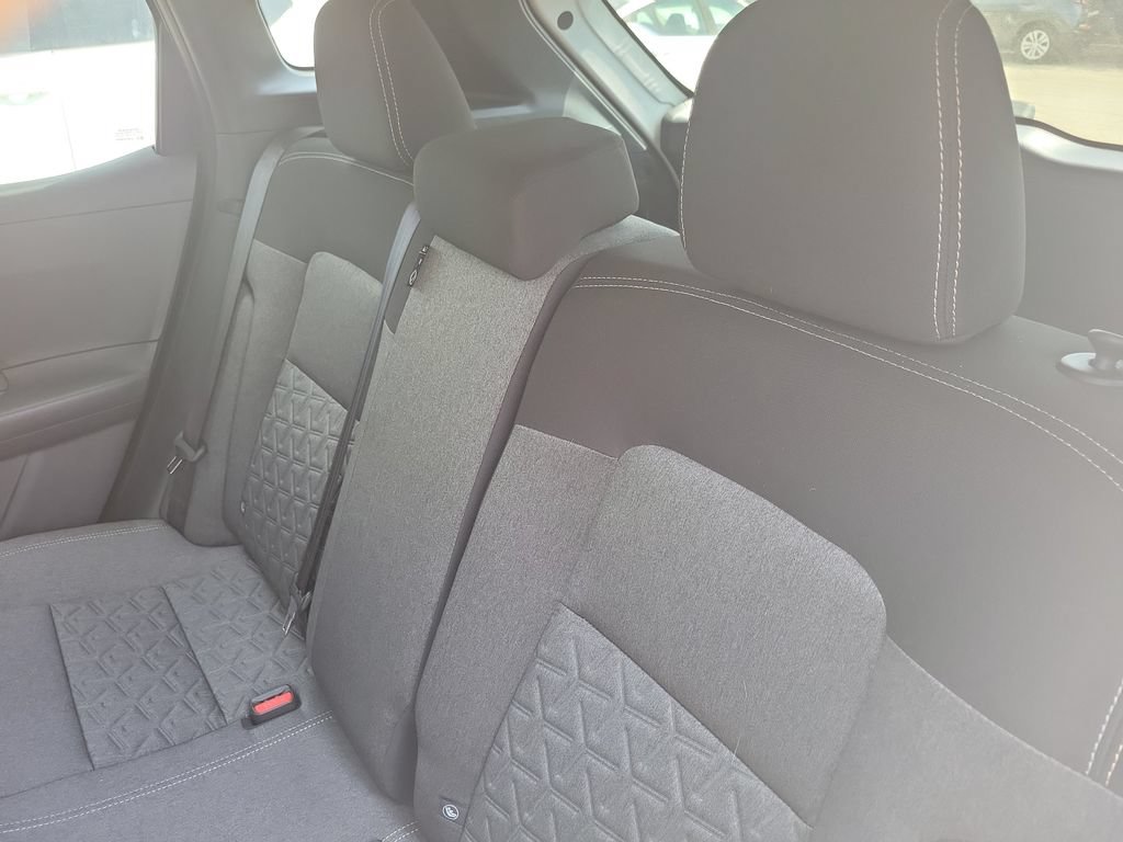 Used 2025 Nissan Kicks SV AWD/4WD image 26