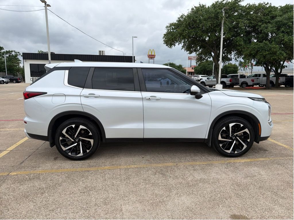 Used 2023 Mitsubishi Outlander SE image 5