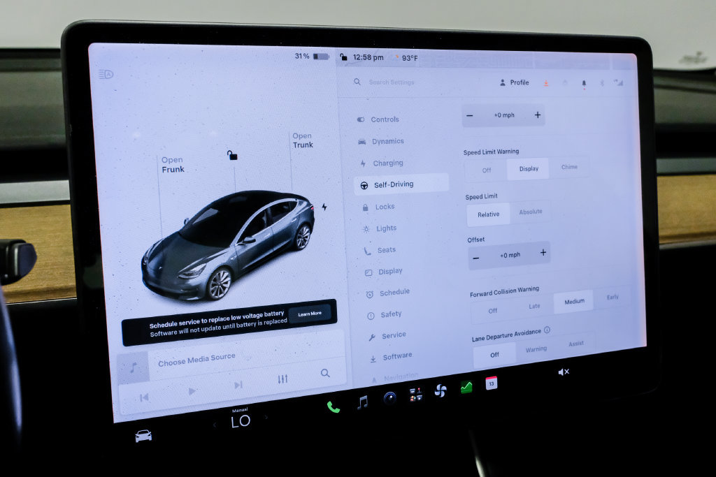 Used 2018 Tesla Model 3 Long Range RWD image 23