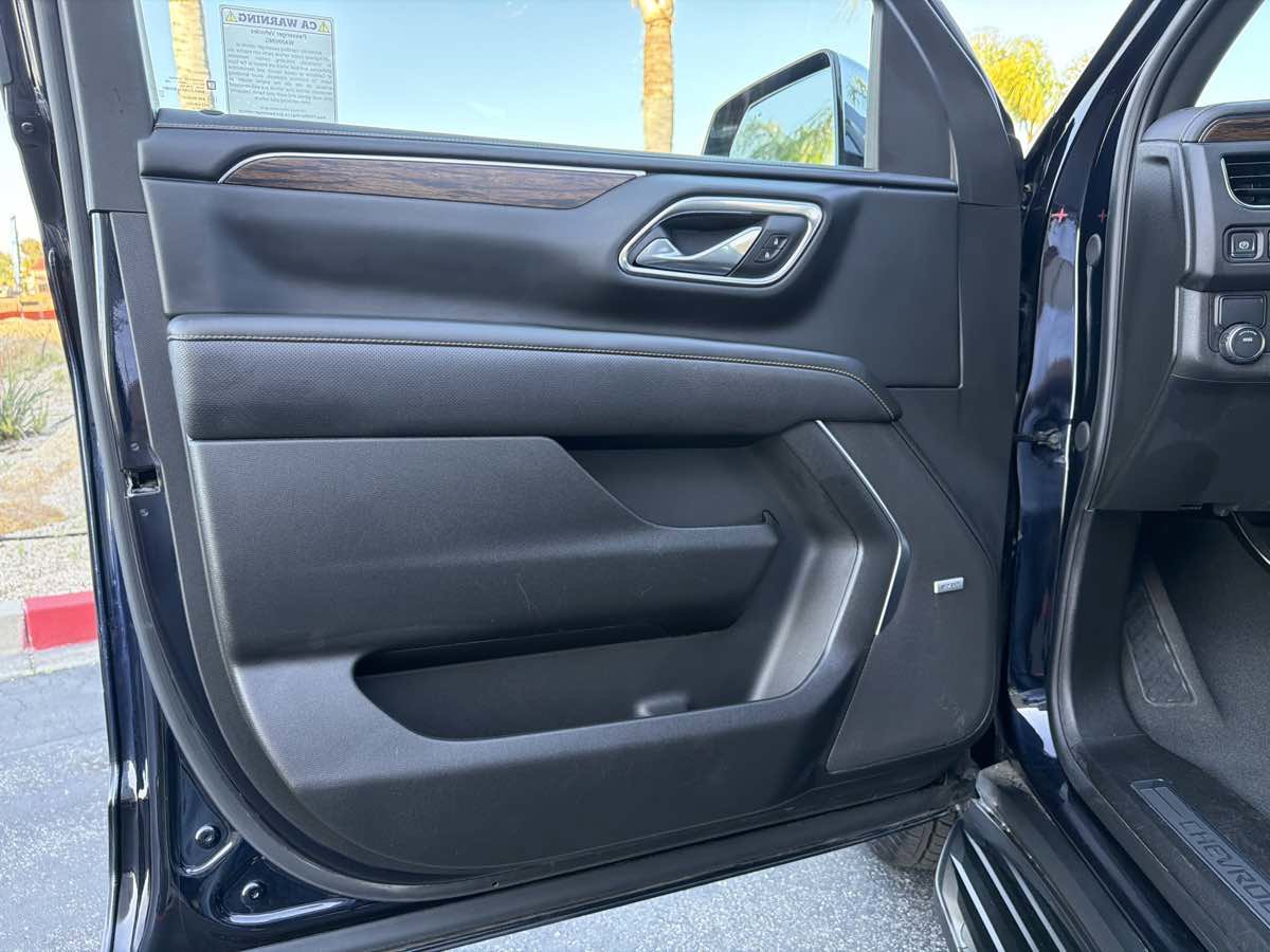 Used 2023 Chevrolet Suburban Premier RWD image 38