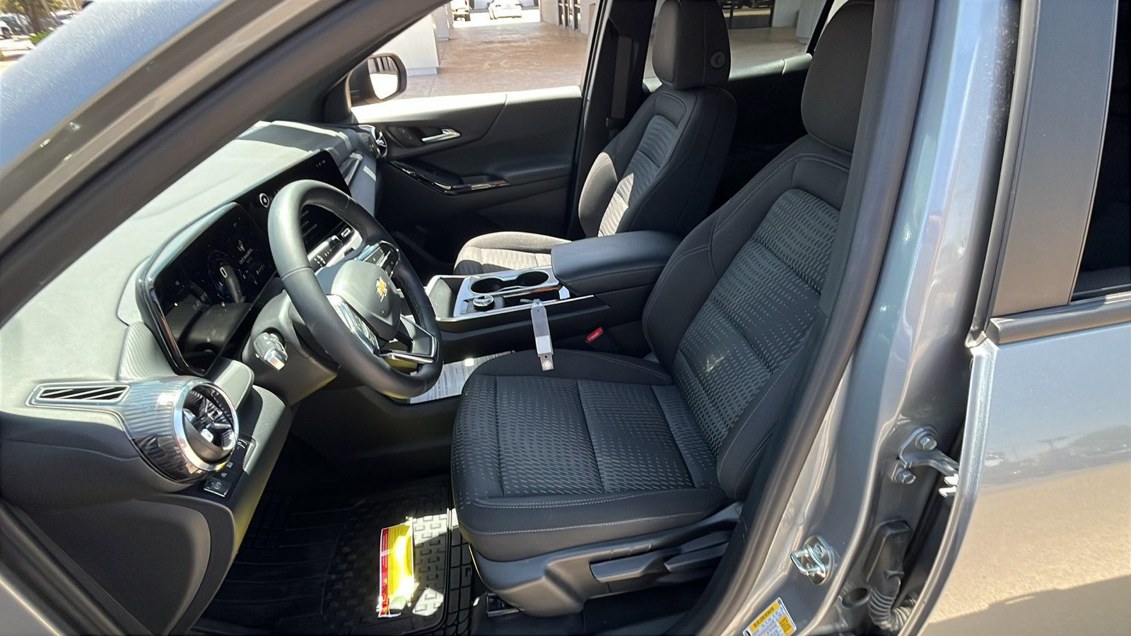 Used 2026 Chevrolet Equinox LT FWD image 10