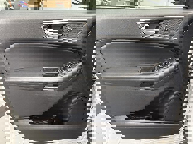 Used 2022 Ford Edge SEL w/ Convenience Package image 9