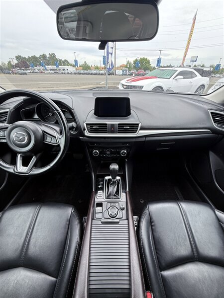 Used 2018 MAZDA MAZDA3 Touring FWD image 21