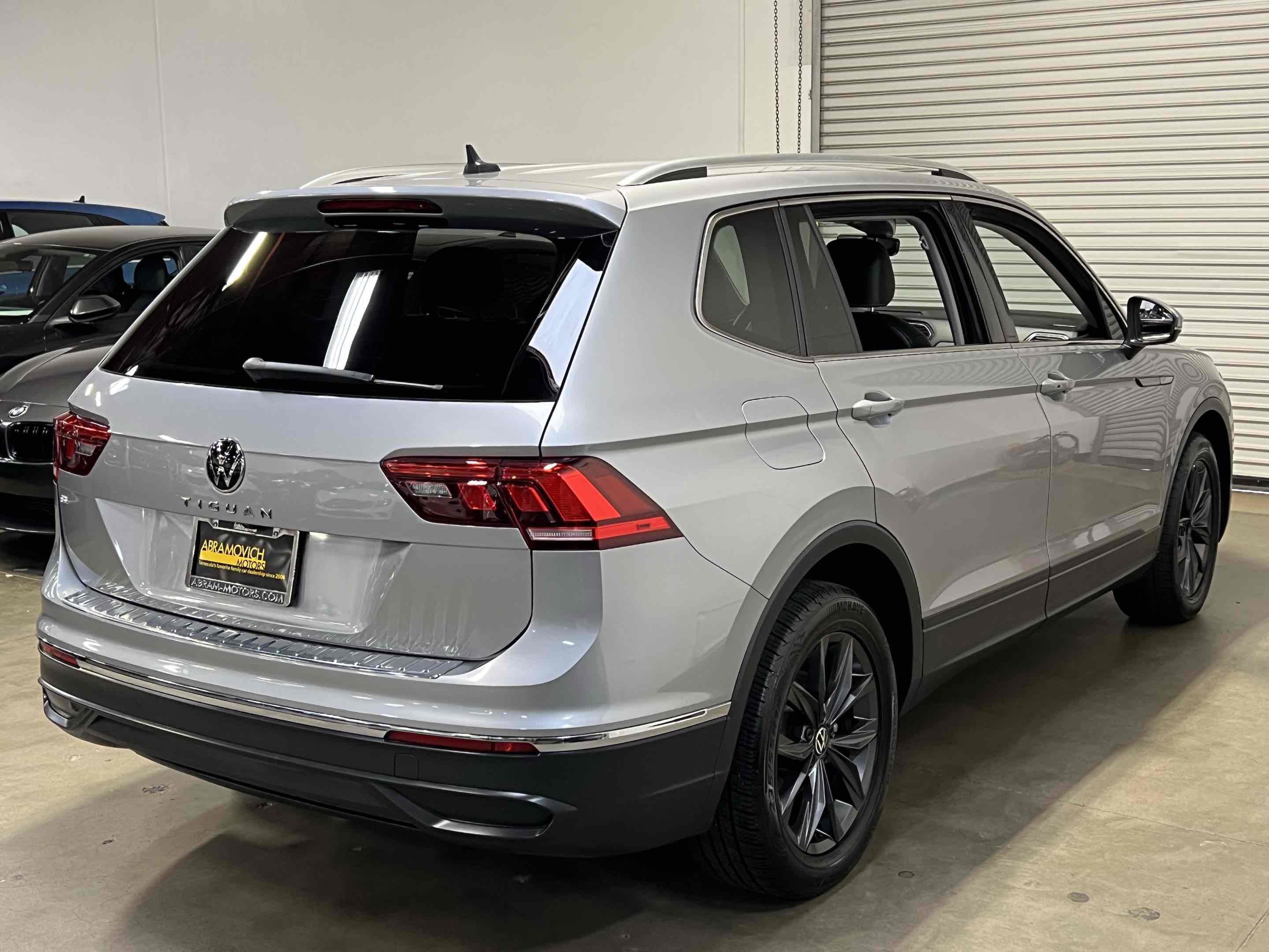 Used 2022 Volkswagen Tiguan SE image 28