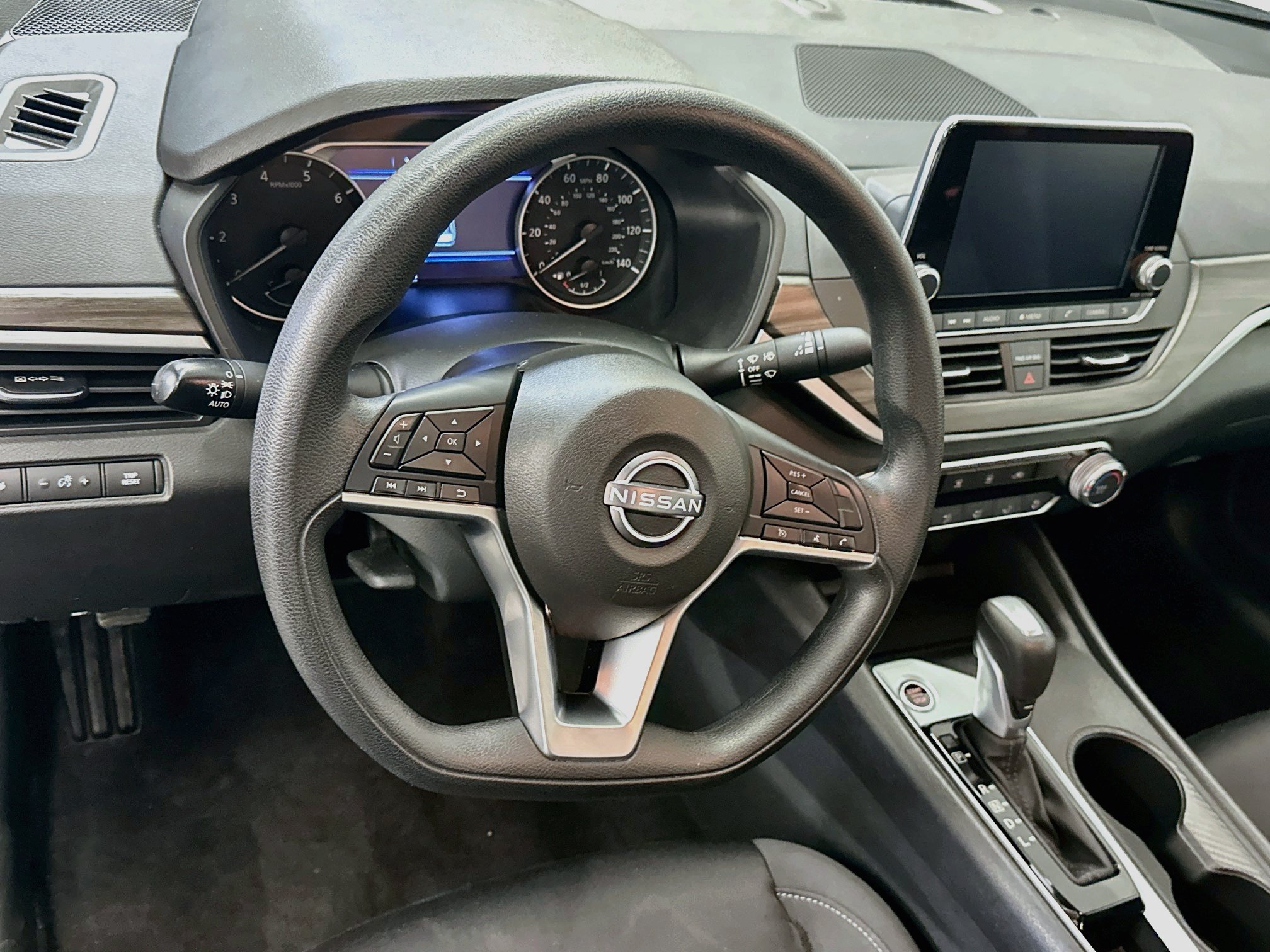 Used 2025 Nissan Altima 2.5 SV FWD image 18