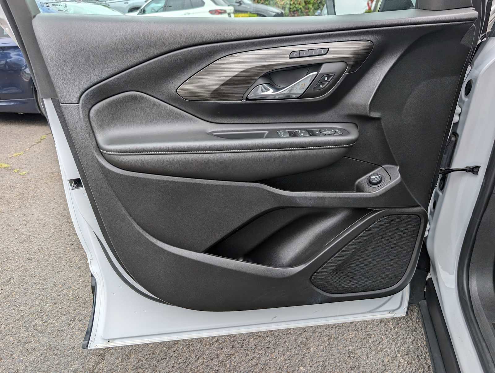 Used 2023 GMC Terrain SLT image 23