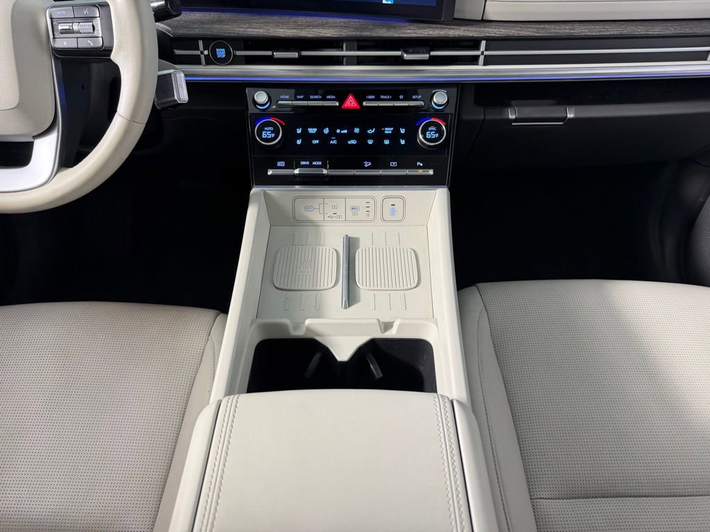 Used 2024 Hyundai Santa Fe Limited image 16
